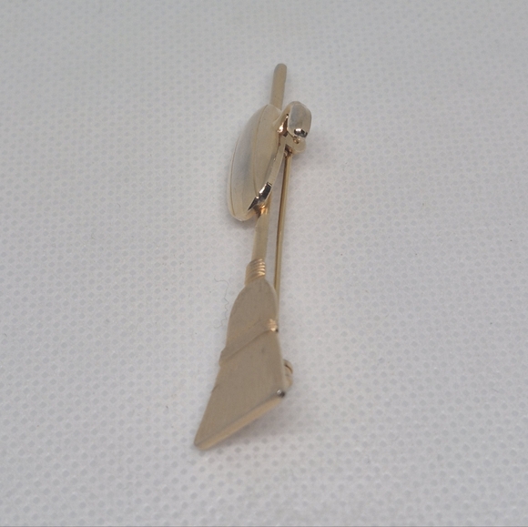 VINTAGE Curling Rock And Broom Gold Tone Brooch - Picture 5 of 16